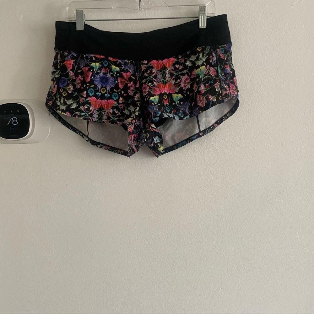 Lululemon Floral Women's Shorts size 8 - Picture 2 of 8